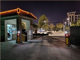 登封市煙草局采用華捷盛電動伸縮門現場圖從里看