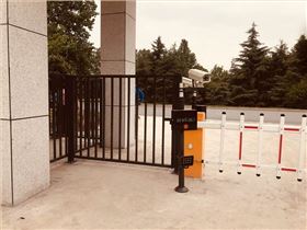 車牌識別道閘-河南通和高速養護站