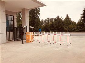 車牌識別道閘-河南通和高速養護站