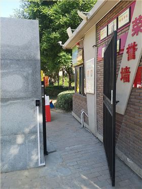 定制小門-中牟縣平安路學校