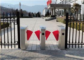 翼閘——河南鳳寶特鋼有限公司