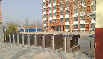 聊城臨清新華路聊城大學采用華捷盛智能通道閘