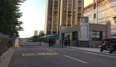 羅山九龍城家園小區采用華捷盛智能車牌識別系統