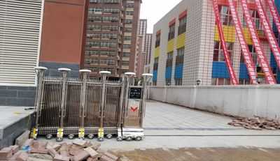 鄭州眾興置業(yè)有限公司采用華捷盛智能電動伸縮門