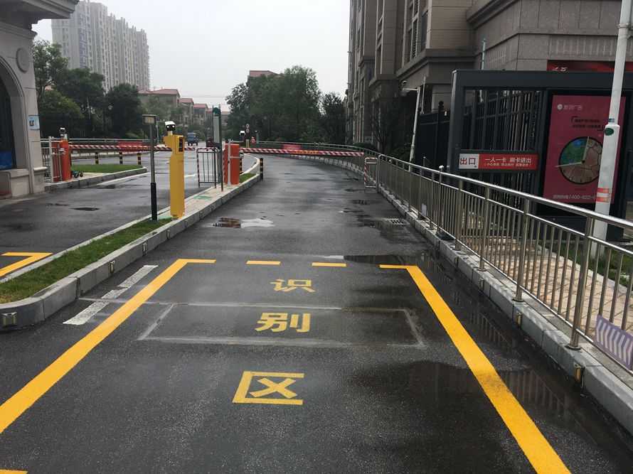 2安陽碧桂園采用華捷盛智能車牌識別系統(tǒng)400
