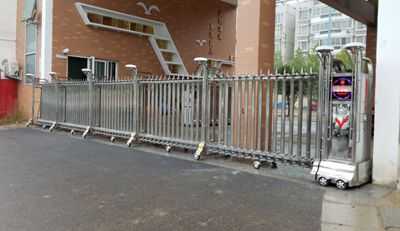 熱烈慶賀港灣路小學(xué)采用華捷盛智能伸縮門