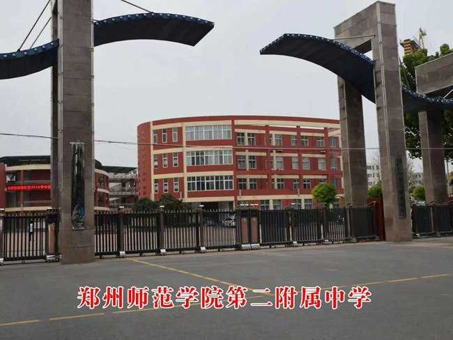 電動伸縮門主要部件由伸縮門體、機頭、控制器三部分組成