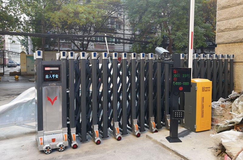 華捷盛電動伸縮門、車牌識別道閘應用于中財大廈