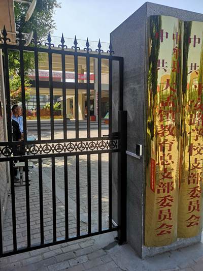定制小門-中牟縣平安路學校