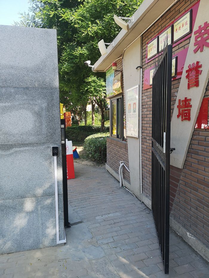 定制小門-中牟縣平安路學校