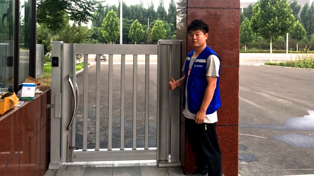刷卡電動出入小門_安陽市綜合檢測基地
