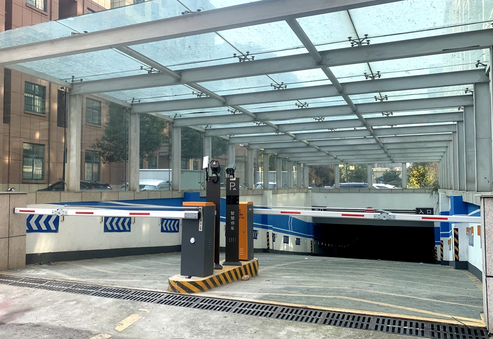 車牌識別—信陽市萬象城九龍苑